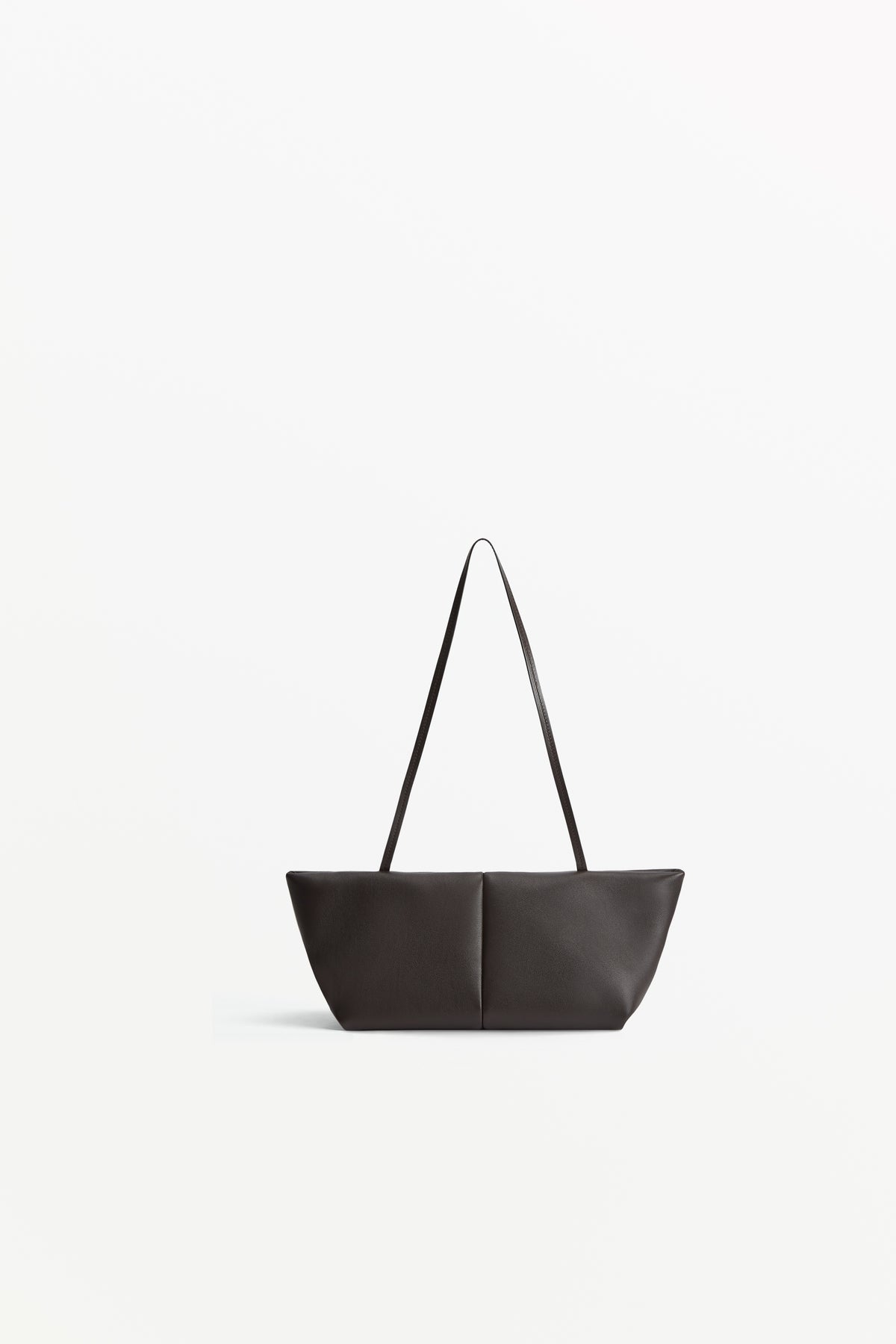 Boulevard Sling Cacao, worn on the shoulder
