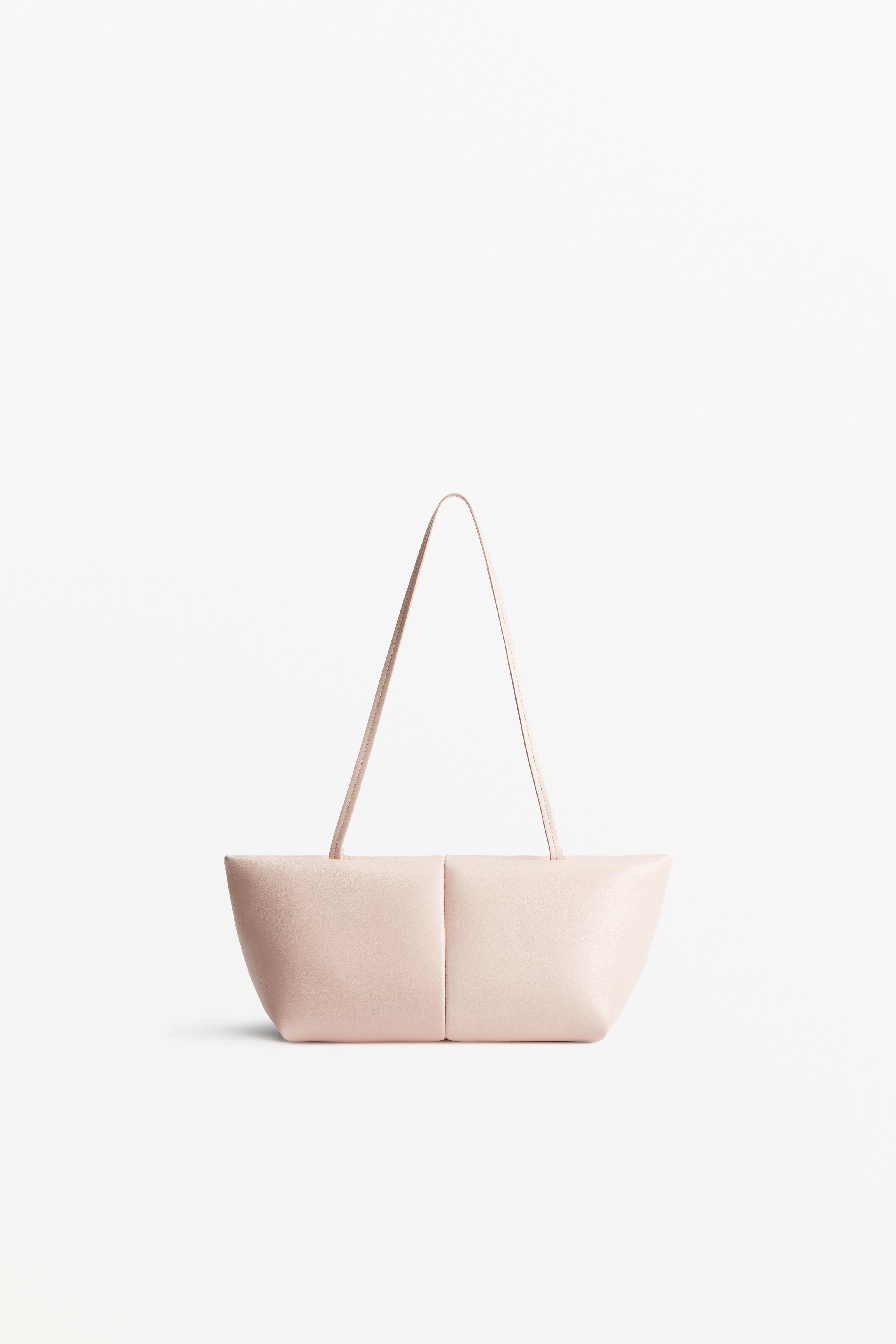 Boulevard Sling Pointe, worn on the shoulder