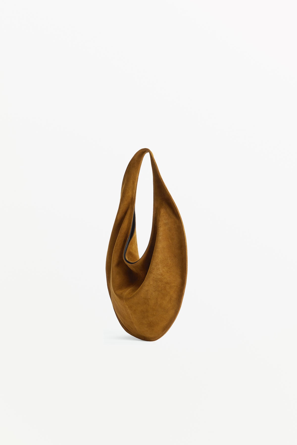 Market Tote Suede Savanna, worn on the shoulder