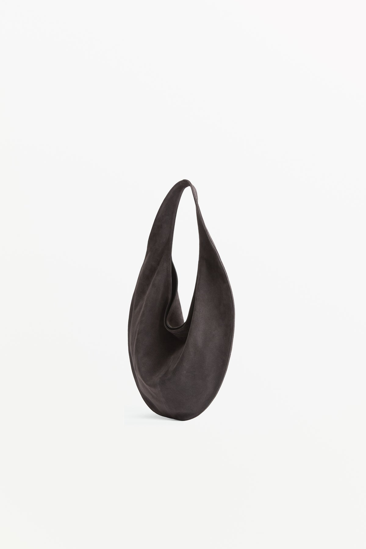 Market Tote Suede Slate, worn on the shoulder