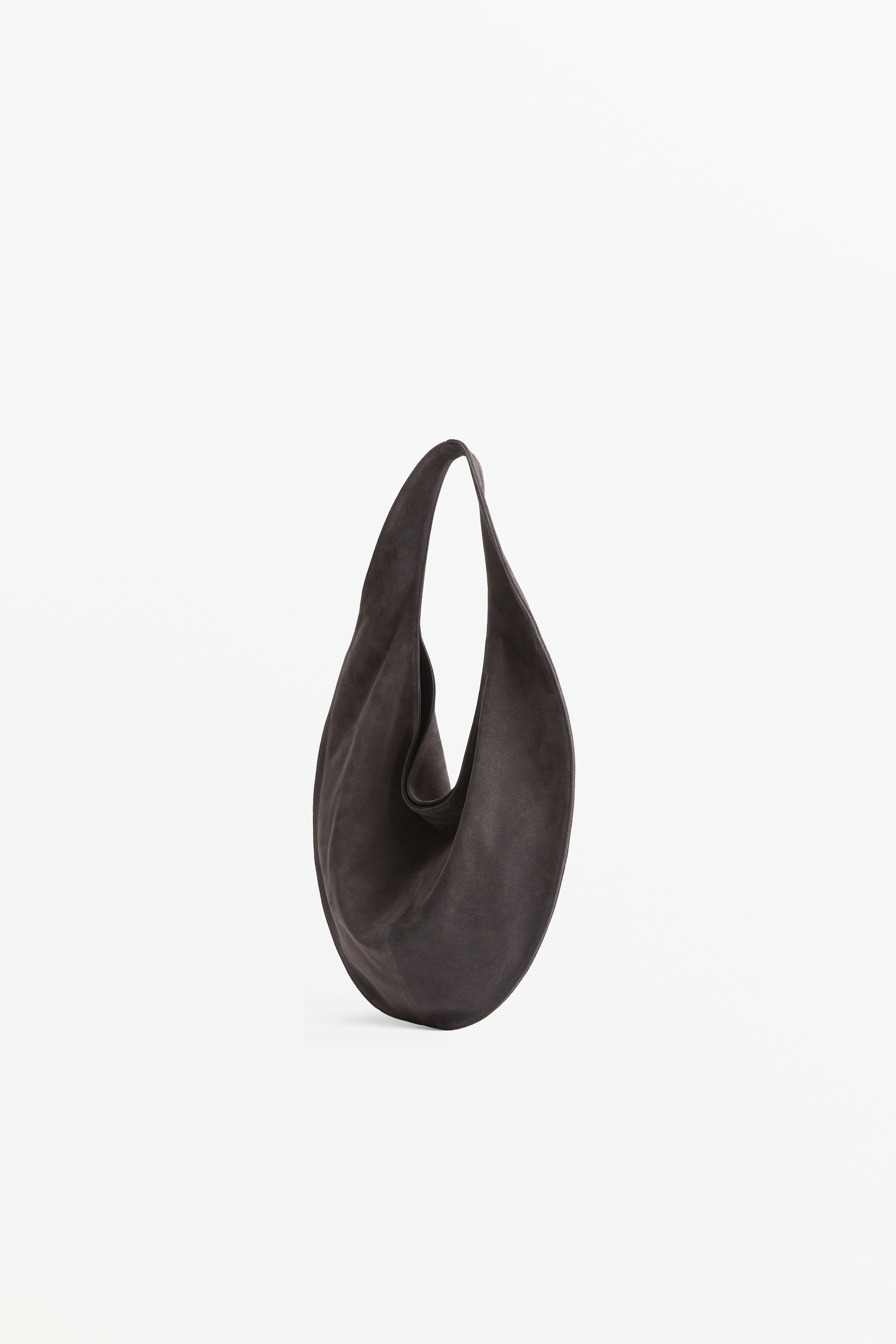 Market Tote Suede Slate, worn on the shoulder