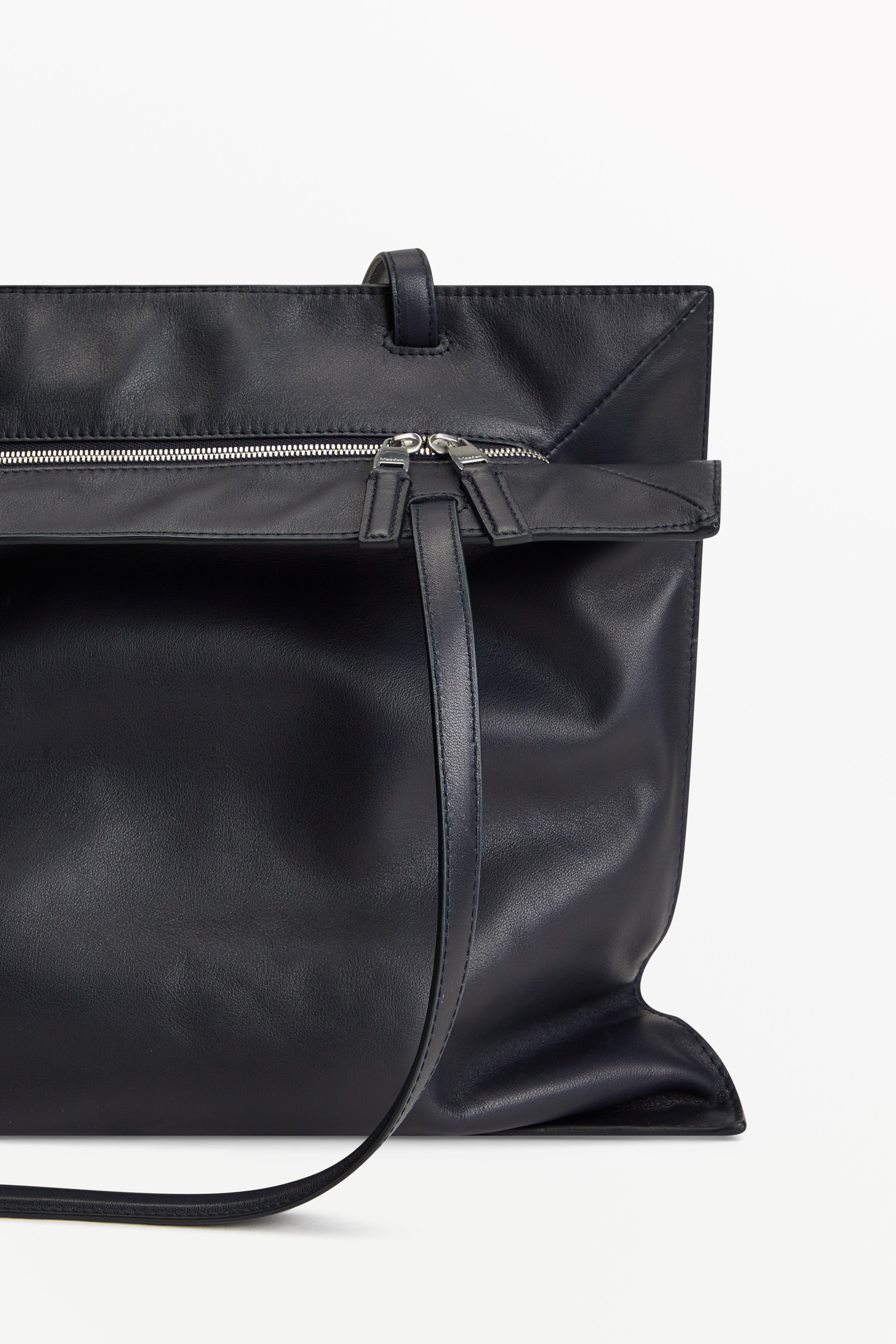 Yumi Sling Apollo, material detail