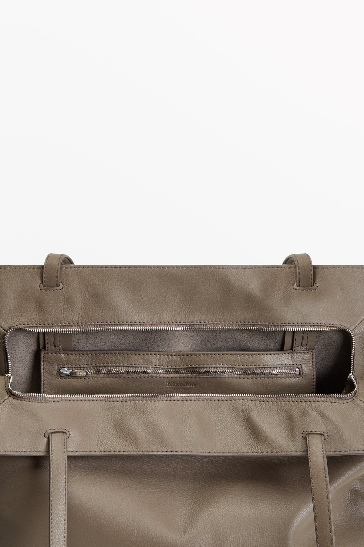 Yumi Sling Mute, interior view
