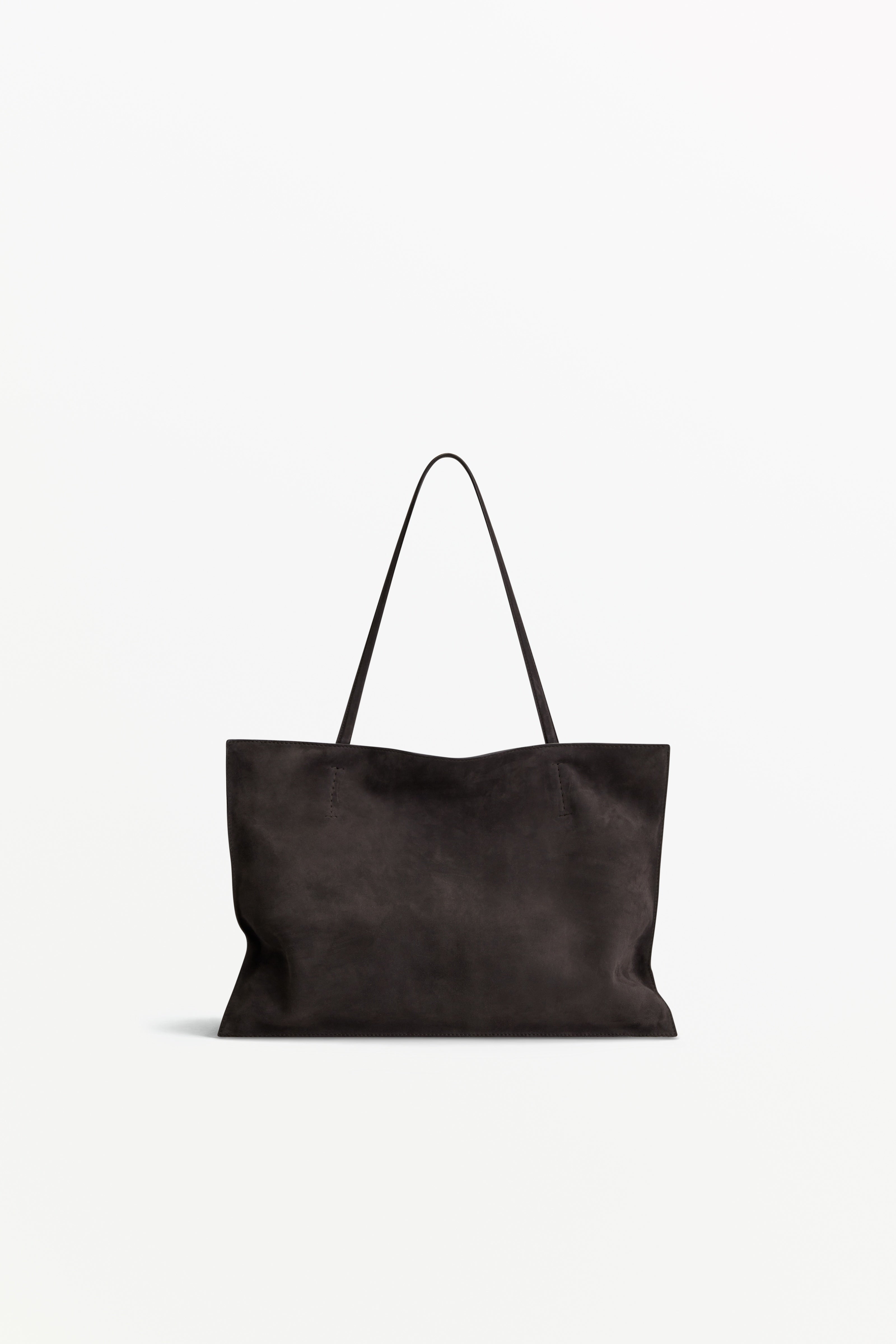 Yumi Sling Nubuck Ash, worn on the shoulder