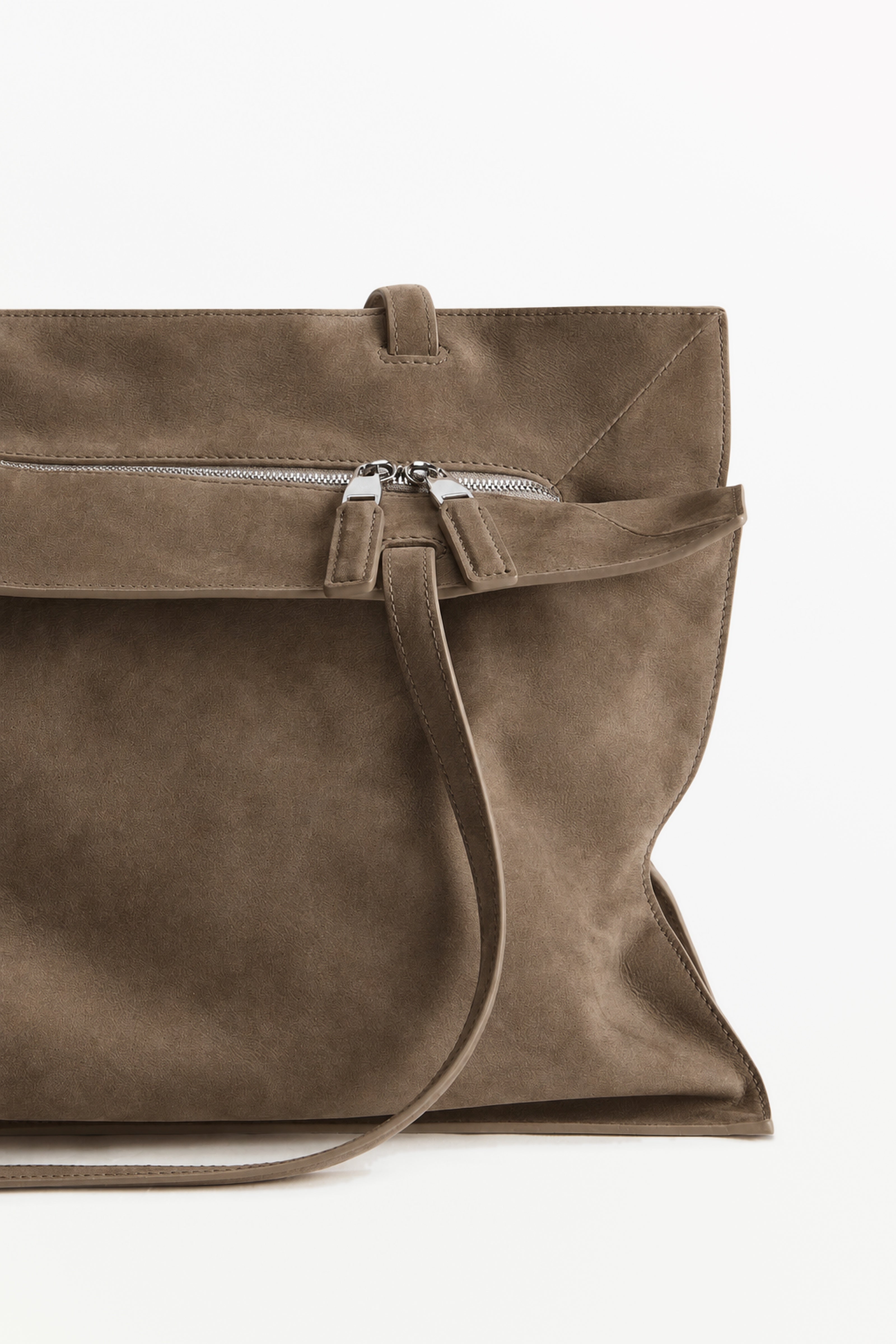 Yumi Sling Nubuck Contour, material detail