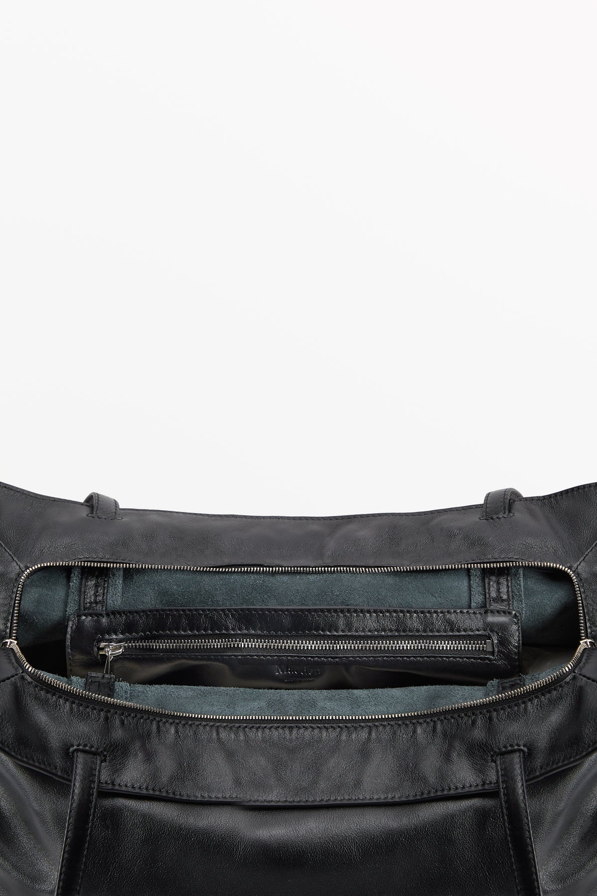 Yumi Sling Oil, interior view