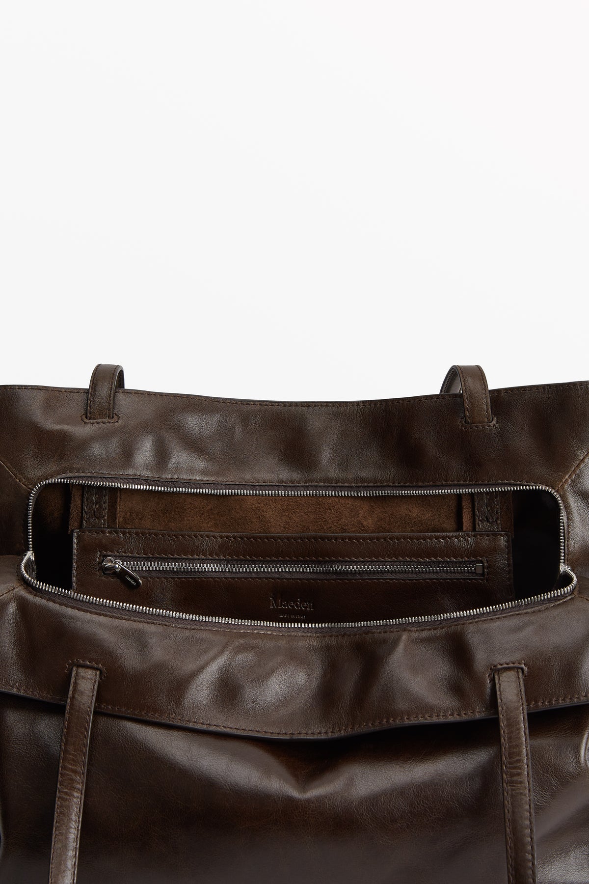 Yumi Sling Umber, interior view