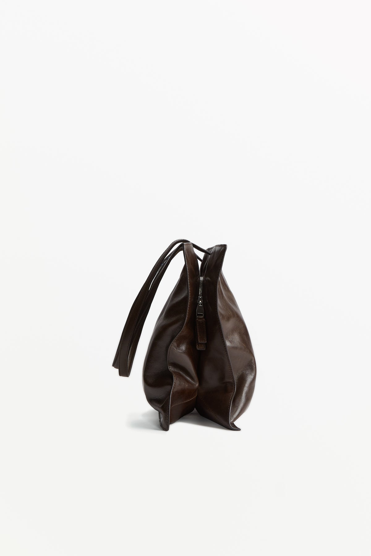 Yumi Sling Umber, profile view