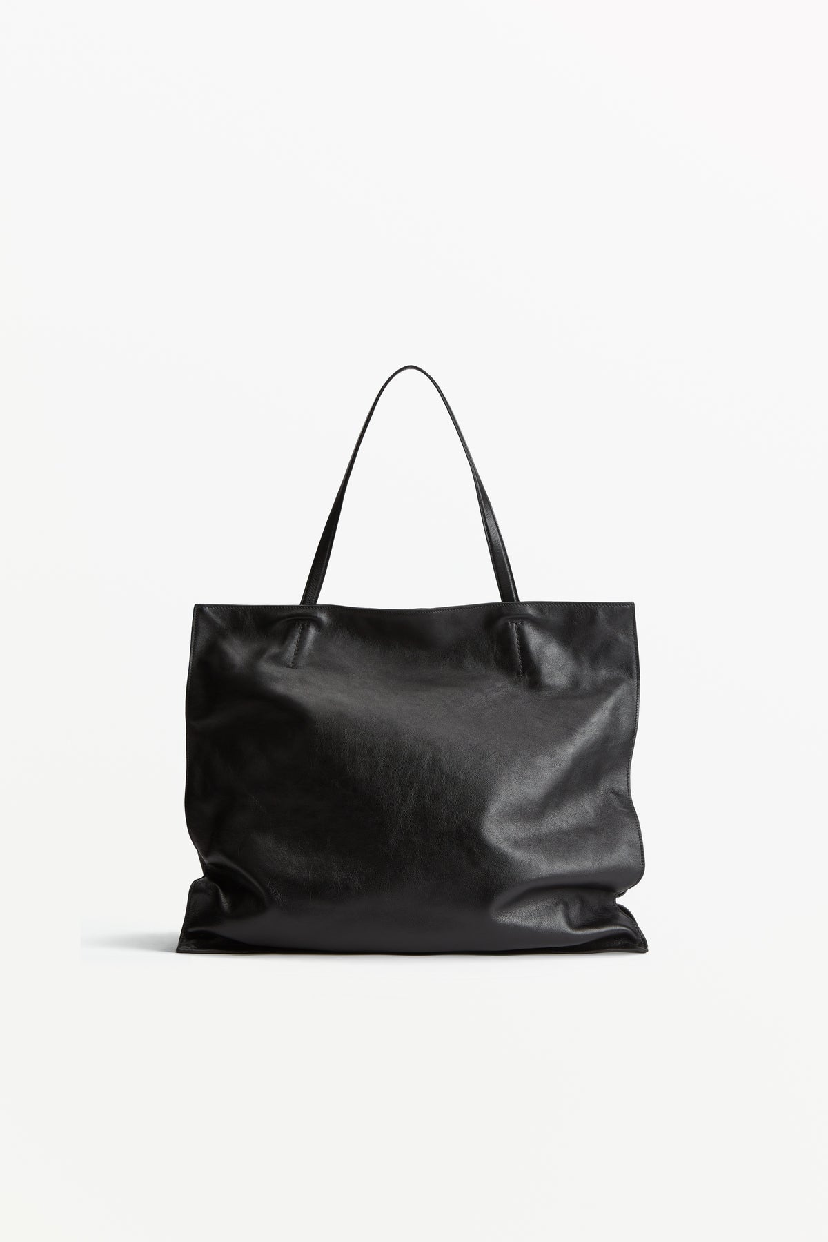 Yumi Tote Ink, worn on the shoulder